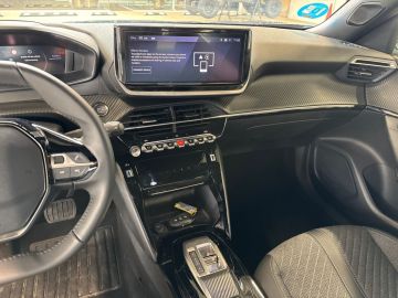 Peugeot E-2008