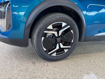 Peugeot E-2008