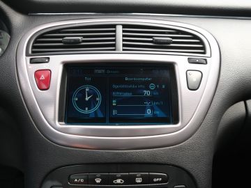 Peugeot 607