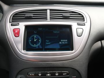 Peugeot 607