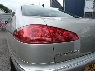 Peugeot 607