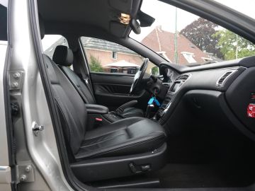 Peugeot 607