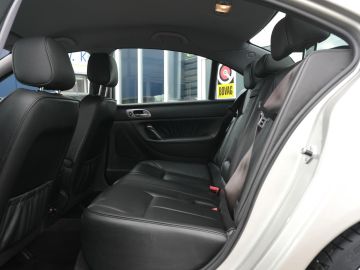 Peugeot 607