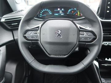 Peugeot E-2008