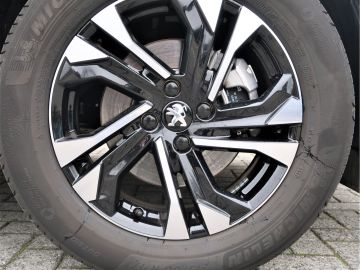 Peugeot E-2008