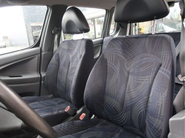 Daihatsu Young RV