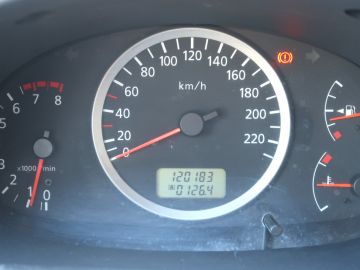 Nissan Almera Tino