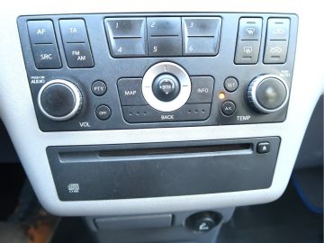 Nissan Almera Tino