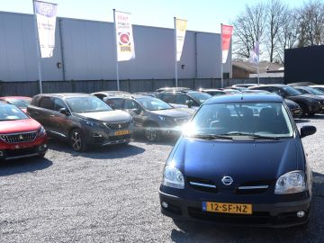 Nissan Almera Tino