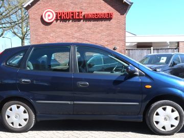 Nissan Almera Tino