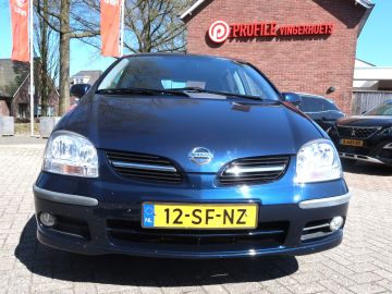Nissan Almera Tino