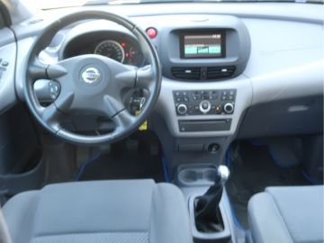 Nissan Almera Tino