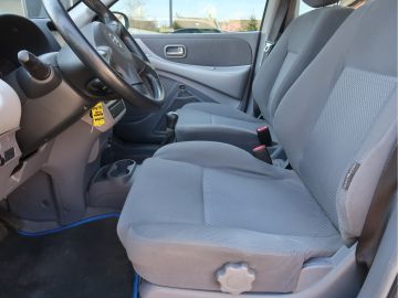 Nissan Almera Tino