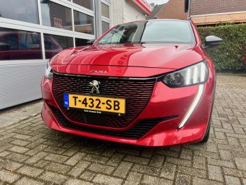 Peugeot E-208