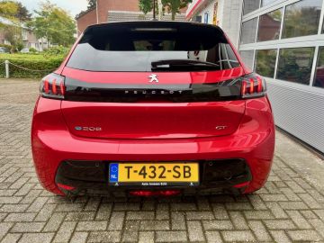 Peugeot E-208