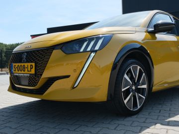 Peugeot E-208