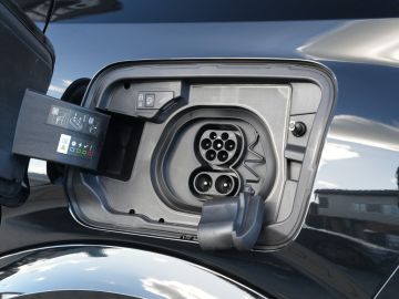 Peugeot E-3008