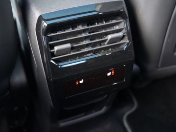 Peugeot E-3008