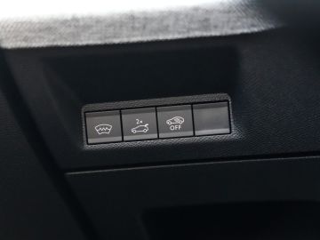 Peugeot E-3008