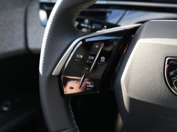 Peugeot E-3008
