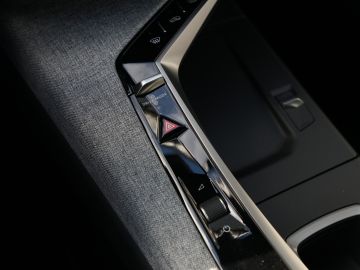 Peugeot E-3008