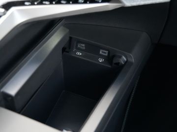 Peugeot E-3008