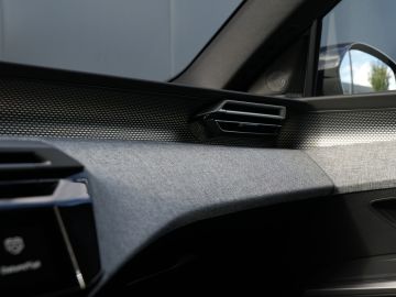 Peugeot E-3008