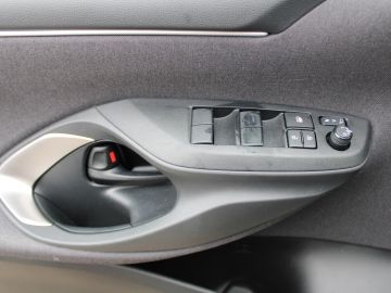 Mazda 2 Hybrid
