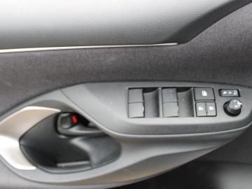 Mazda 2 Hybrid