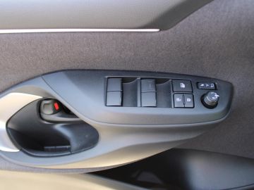 Mazda 2 Hybrid