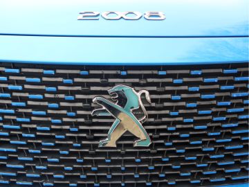 Peugeot E-2008