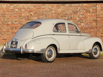 Peugeot 203