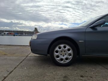 Alfa Romeo 166