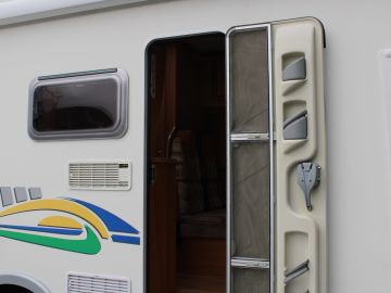 Chausson FLASH 03 M08 - Trekhaak - 6 Persoons - Cruise - Airco - Luifel - Fietsendrager - Rijklaar