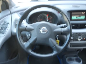 Nissan Almera Tino
