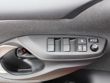 Mazda 2 Hybrid